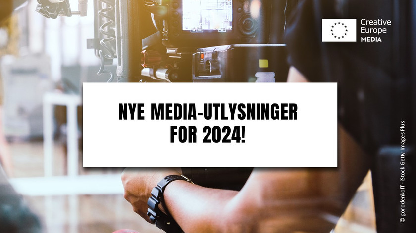 Utsnitt av en person som står bak og filmer med et profesjonelt kamera. Nye MEDIA-utlysninger for 2024! Creative Europe MEIDA-logo. Foto.