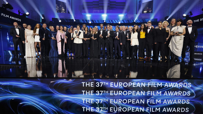 Foto. Gruppebilde av vinnere og prisutdelere. 37. European Film Awards.