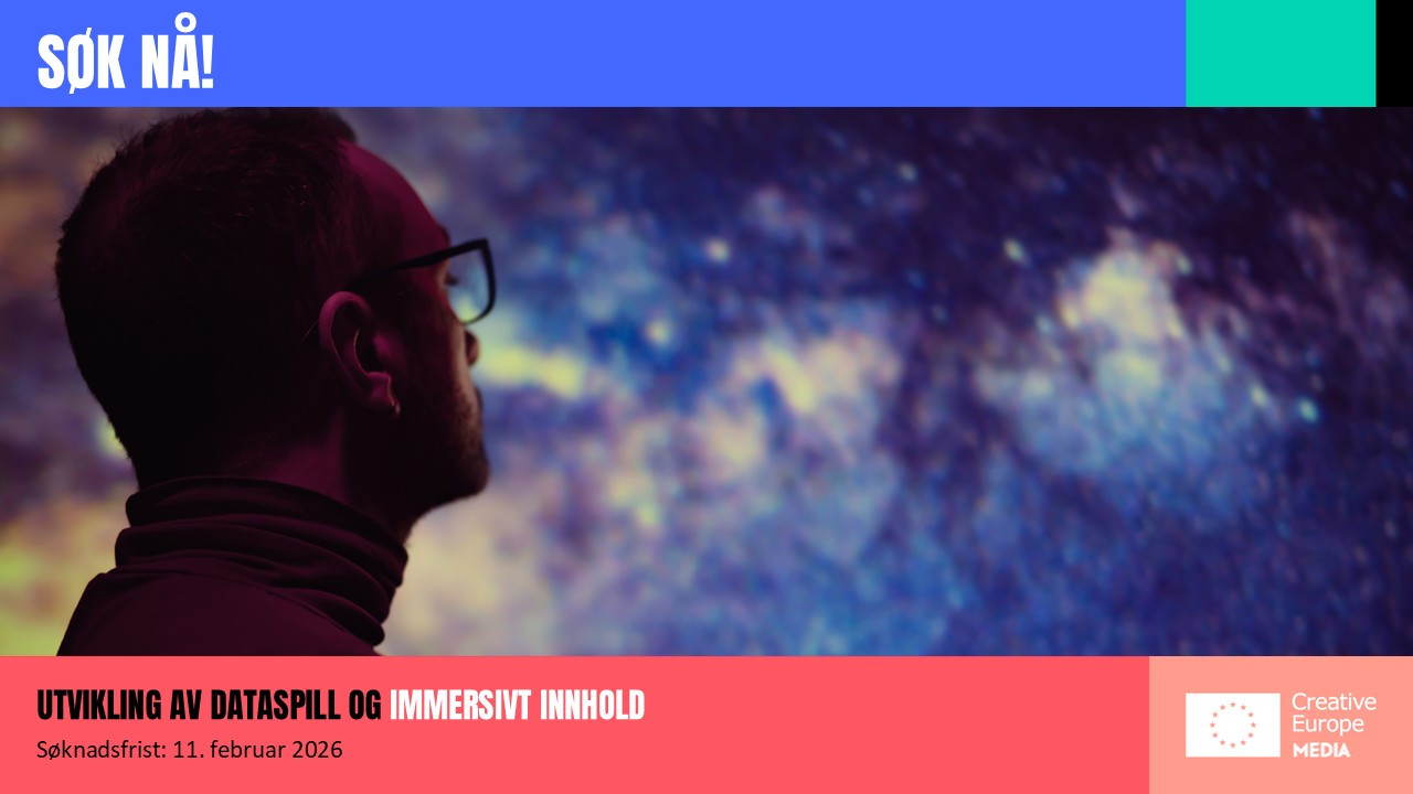 Foto/illustrasjon. Søk nå! Utvikling av dataspill og immersivt innhold. Søknadsfrist: 11. feb. 2026. Creative Europe MEDIA-logo. En mann ser mot en diffus bakgrunn som minner om en stjernehimmel.