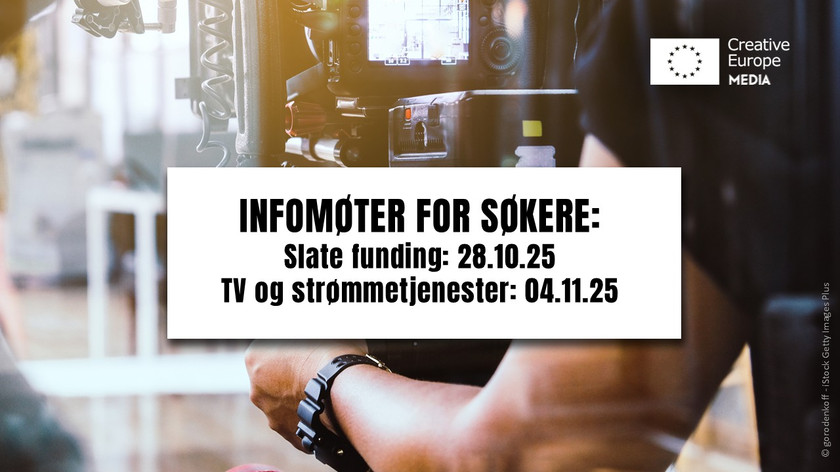 Foto/illustrasjon. En person står bak et videokamera og filmer i et studio. Infomøter for søkere: Slate funding: 28.10.25. TV og strømmetjenester: 04.11.25. Creative Europe MEDIA-logo.